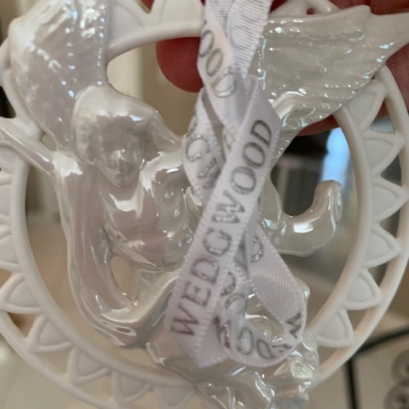 Wedgewood Angel Luster Holiday Christmas Ornament - Picture 6 of 8